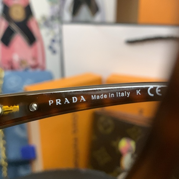 Prada Sunnies with Case - Picture 3 of 7